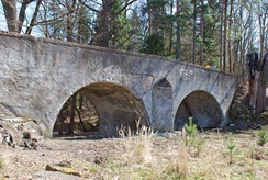 Bezdrev (okres České Budějovice) – most v hrázi rybníka
