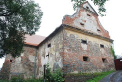 Starý Knín (okres Příbram) - domnělá tvrz - později sladovna a sýpka